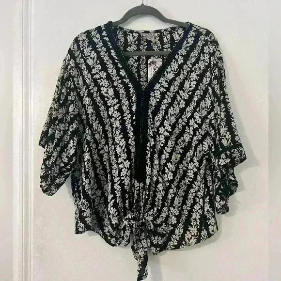 Lola P NWT flowy boho shirt size M (G105) - Picture 1 of 8